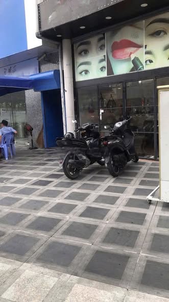 Cho thuê nhà mặt tiền 2 tầng 24m² tại Quận 10 - Kinh doanh sầm uất, chỉ 18 triệu/tháng!