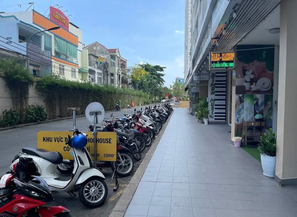 Căn hộ Lotus Garden Tân Phú 68m² giá 3.2 tỷ - Căn góc đẹp, sổ hồng riêng!