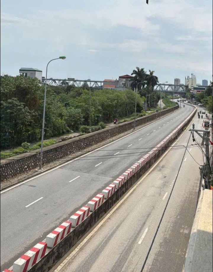 Đất mặt đường Đông Ngạc 35m² giá 6.45 tỷ - Vị trí trung tâm, kinh doanh thuận lợi!