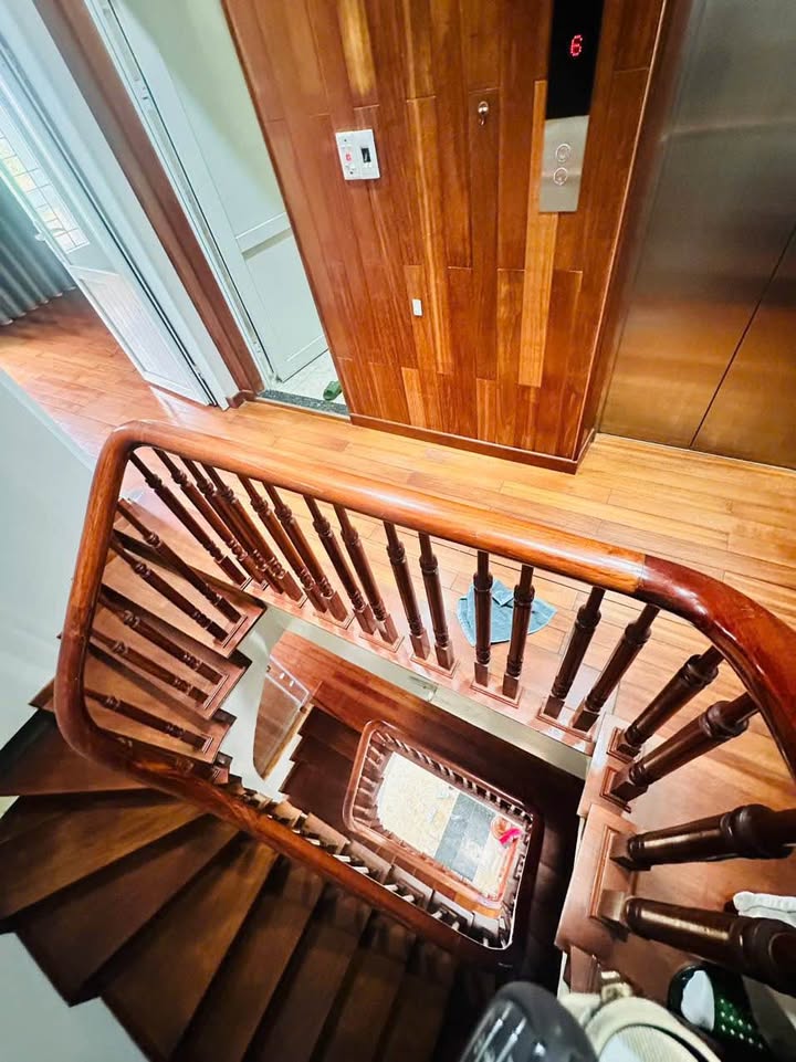 Nhà 6 tầng + 1 tum thang máy tại Cổ Bi, Gia Lâm - View hồ tuyệt đẹp, giá thỏa thuận!