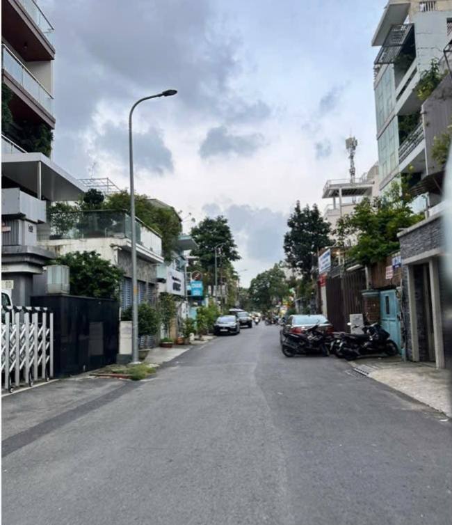 Nhà 4 tầng Bạch Mã, Q10 - 70m² giá 3.9 tỷ - Đầu tư sinh lời!