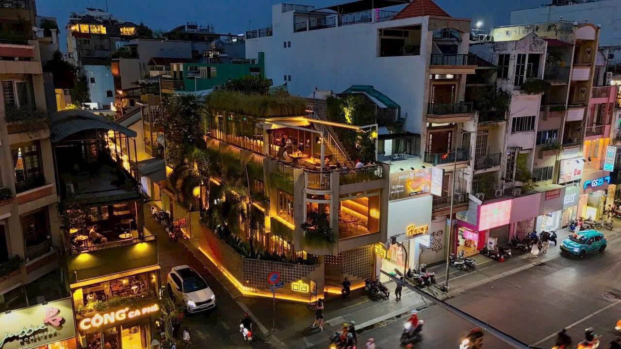 FrontHouse 225m² tại đường Hai Bà Trưng, quận 1 - Dòng tiền 350 triệu/tháng, giá giảm sâu!