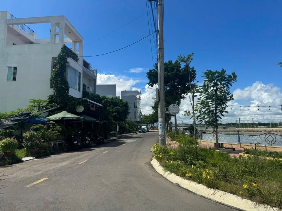 Đất mặt tiền Khu TVSMT Nhơn Bình 80m² giá 3.4 tỷ - Vị trí tuyệt đẹp gần sông!