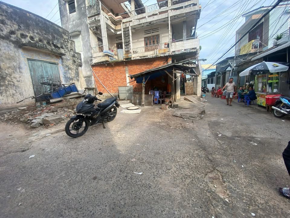 Nhà 1 trệt 1 gác tại Phú Hài, Phan Thiết 35m² giá 800 triệu - Nằm trong khu dân cư đông đúc!