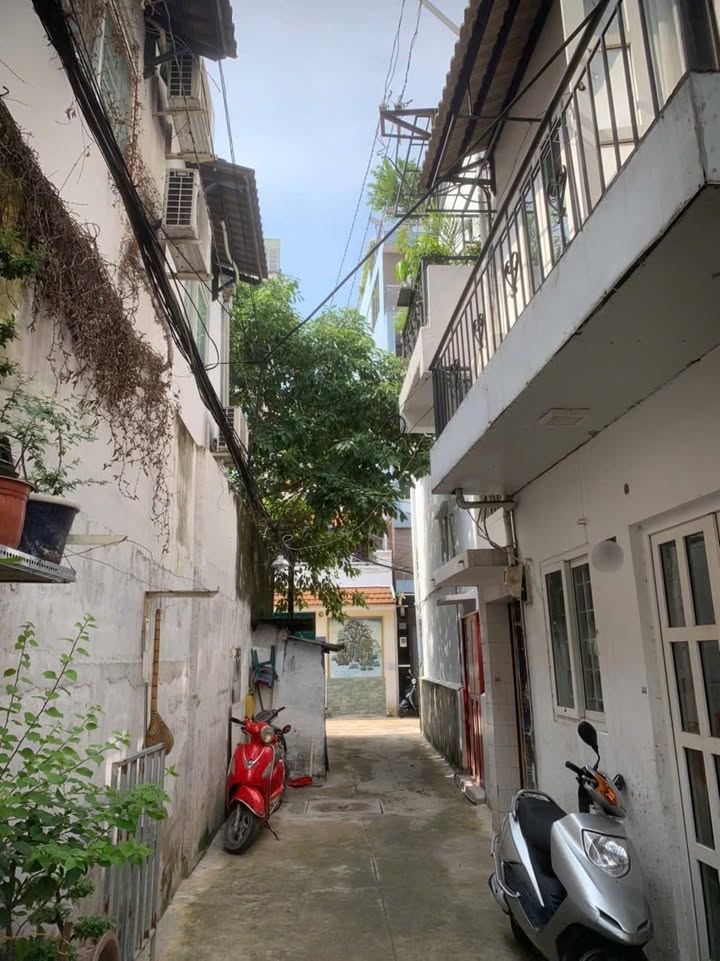 Nhà 3 tầng mặt hẻm Trần Đình Xu, Quận 1 chỉ 3.3 tỷ - Cơ hội đầu tư tuyệt vời!