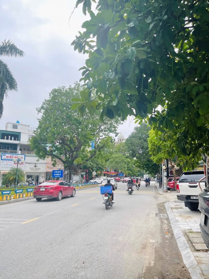 Nhà 5 tầng 1 tum đường Trường Thi 156m² giá 20 tỷ - Vị trí đắc địa, đầu tư sinh lời!