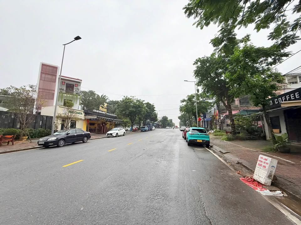 Nhà mặt tiền Đào Tấn, Huế 146m² giá 1x tỷ - Đối diện công viên!