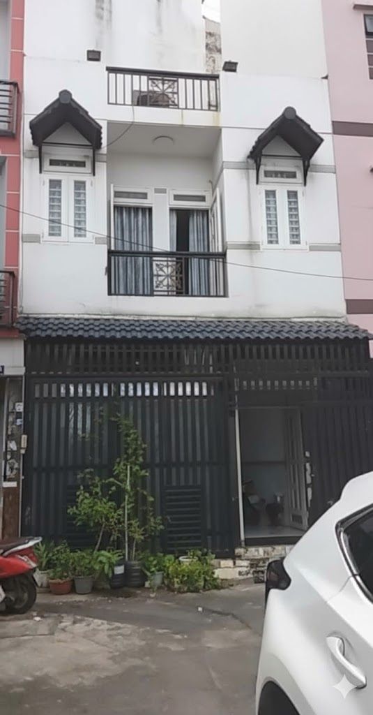 Nhà 2 tầng hẻm xe hơi Trường Chinh Quận 12 giá 3.7 tỷ - Sổ hồng riêng, vào ở ngay!