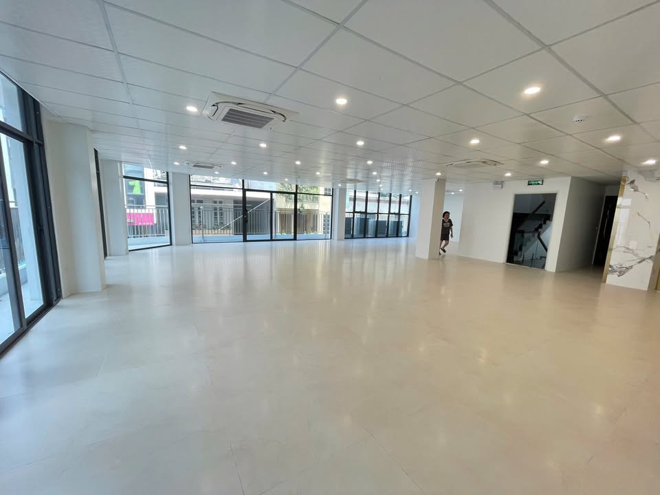 Văn phòng cho thuê tại ngõ Huế, Hai Bà Trưng 200m² giá 55 triệu - Địa điểm lý tưởng cho doanh nghiệp!