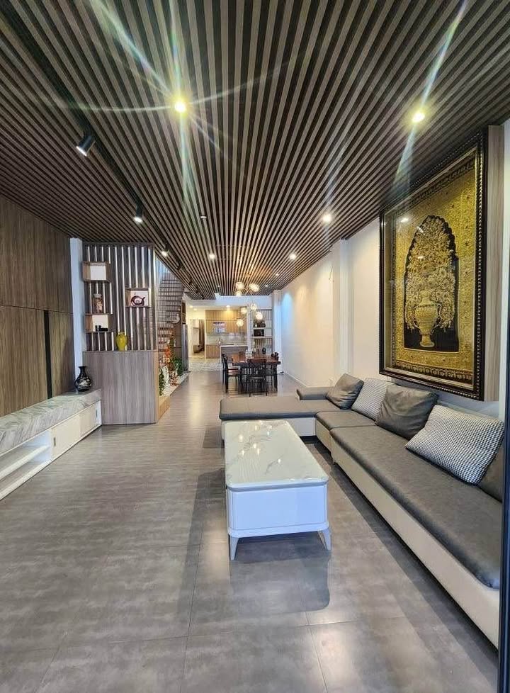 Cho thuê nhà mặt tiền đường Lê Hồng Phong, Nha Trang 145m² giá 20 triệu - Kinh doanh thuận lợi!