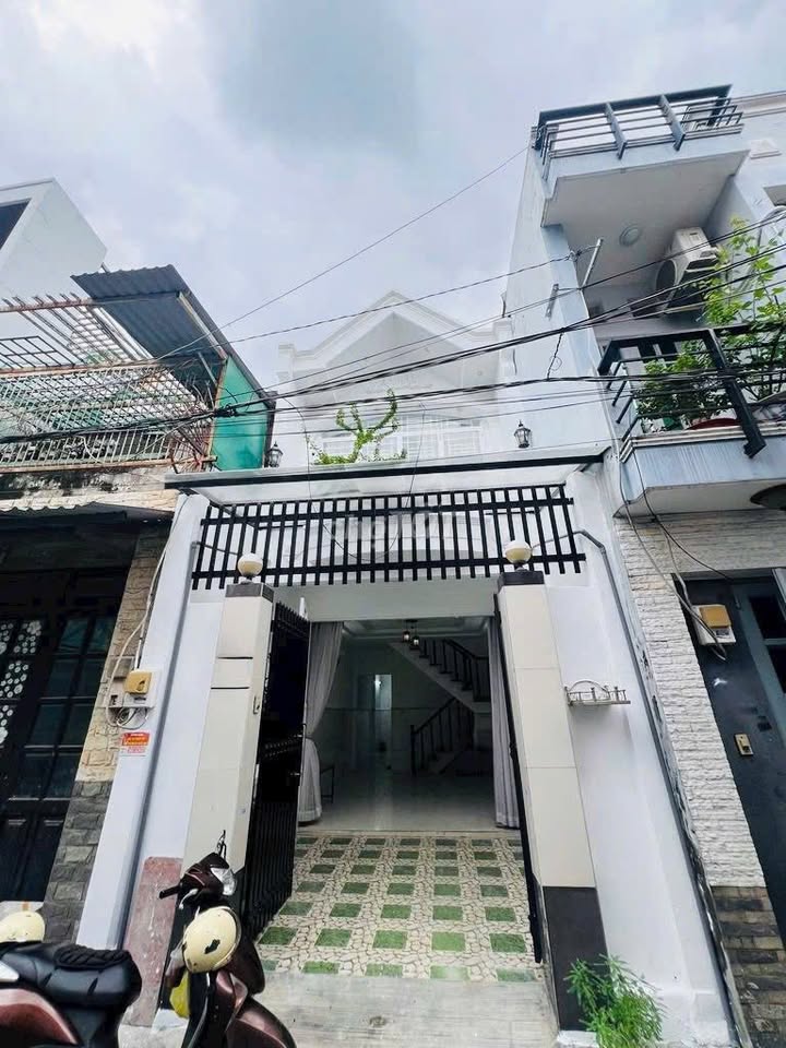 Nhà cho thuê Tân Phú 64m² giá 12 triệu - Hẻm xe hơi, tiện nghi đầy đủ!