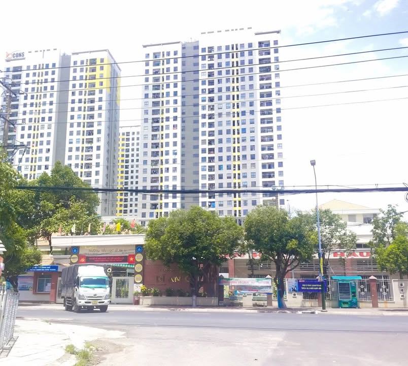 Nhà phố mặt tiền kinh doanh 180m² Dĩ An giá 4 tỷ - Đầu tư sinh lời ngay!