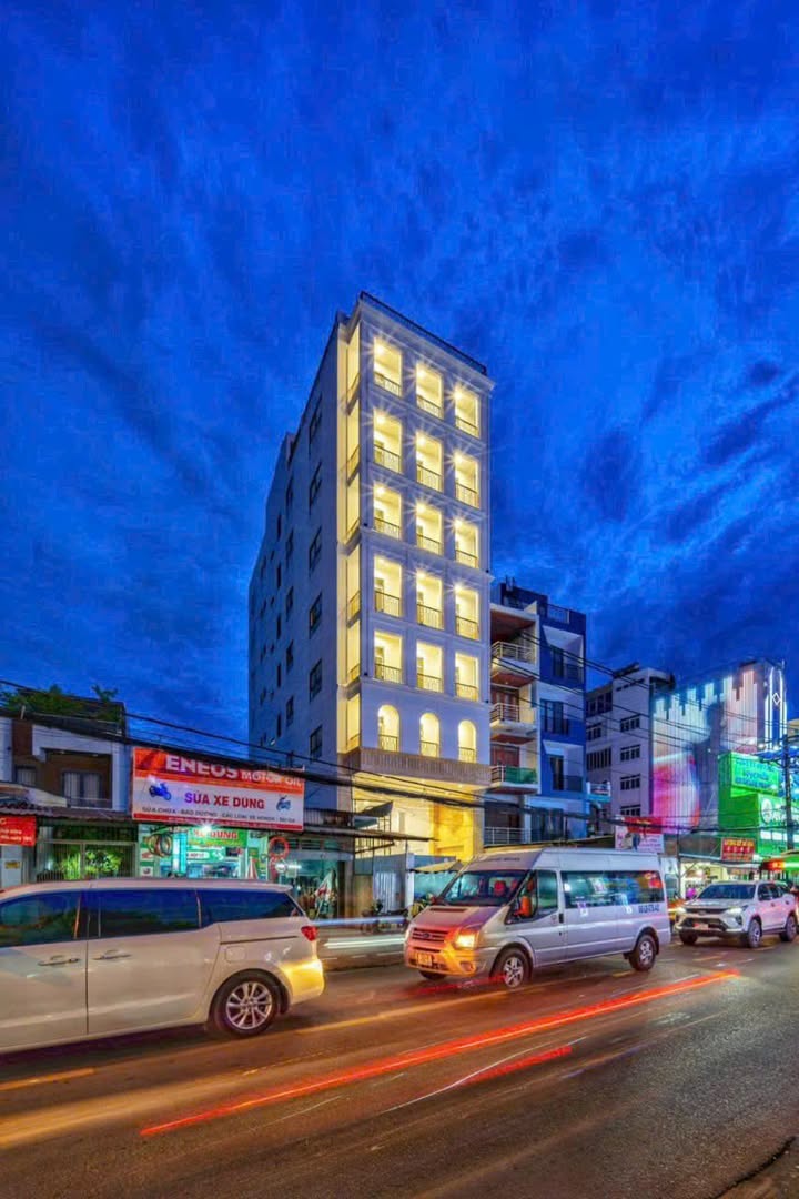 Building mặt tiền 990F Âu Cơ, quận Tân Bình, 238m² giá 95 tỷ - Đầu tư sinh lời ngay!