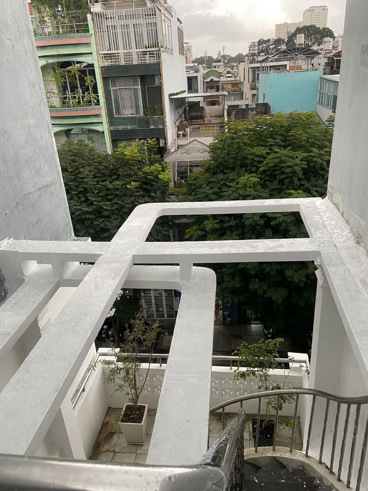 Nhà mặt tiền Nguyễn Chí Thanh Quận 10, 45m² giá 12.5 tỷ - Kinh doanh sầm uất!