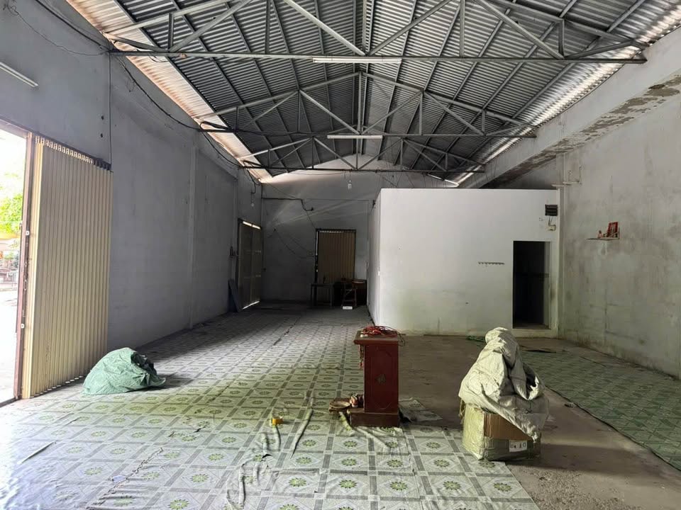 Nhà cho thuê góc Trần Huy Liệu 210m² giá 8 triệu - Mặt tiền kinh doanh thuận lợi!