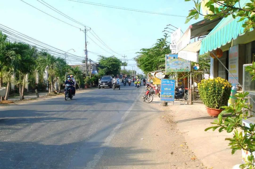 Đất nền thổ cư Ngũ Hiệp 300m² giá 1.8 tỷ - Sổ đỏ chính chủ sẵn sàng giao dịch!