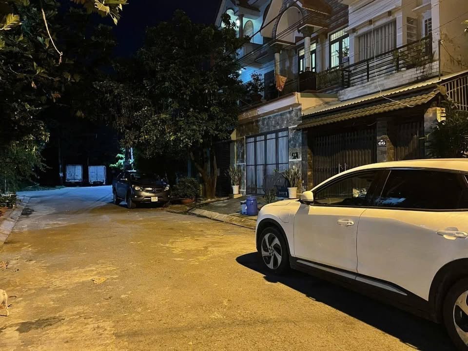 Nhà riêng khu Tân Thắng, Dĩ An 100m² giá 3.75 tỷ - Bán gấp, sổ đỏ chính chủ!