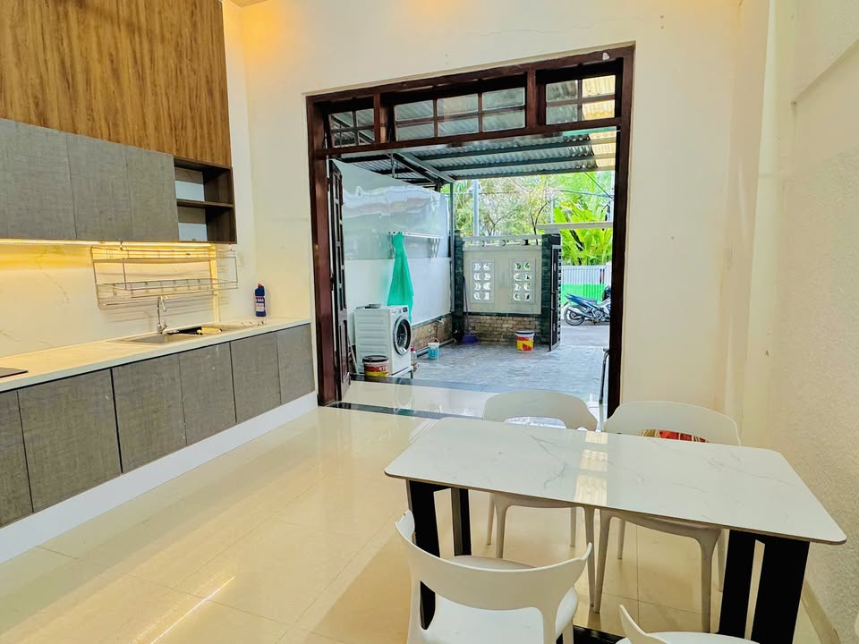 Nhà cho thuê tại đường Hồ Xuân Hương, Đà Nẵng - 3 phòng ngủ, 25 triệu/tháng - Gần biển, đầy đủ tiện nghi!