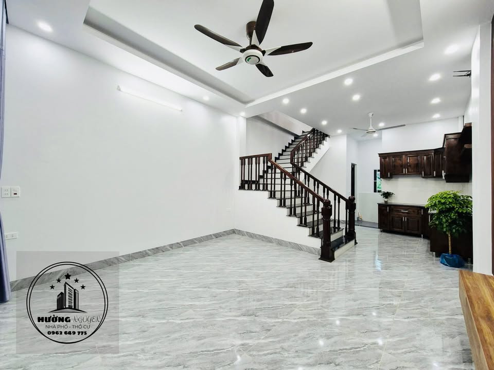 Nhà 3 tầng mới tinh tại Đông Hương, Thanh Hóa giá 3 tỷ - Ô tô đậu tận cửa!