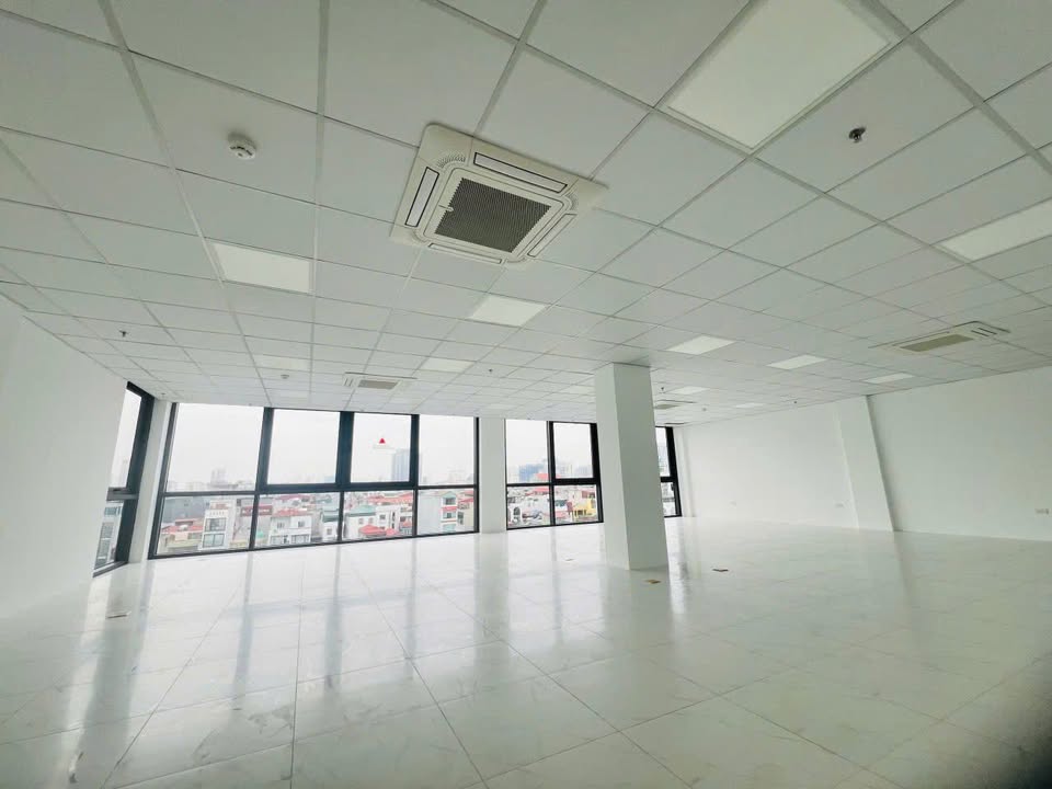 Cho thuê tòa nhà kinh doanh mặt phố Đường Bưởi, Ba Đình, 175m² - Mặt tiền 15m, có thang máy!