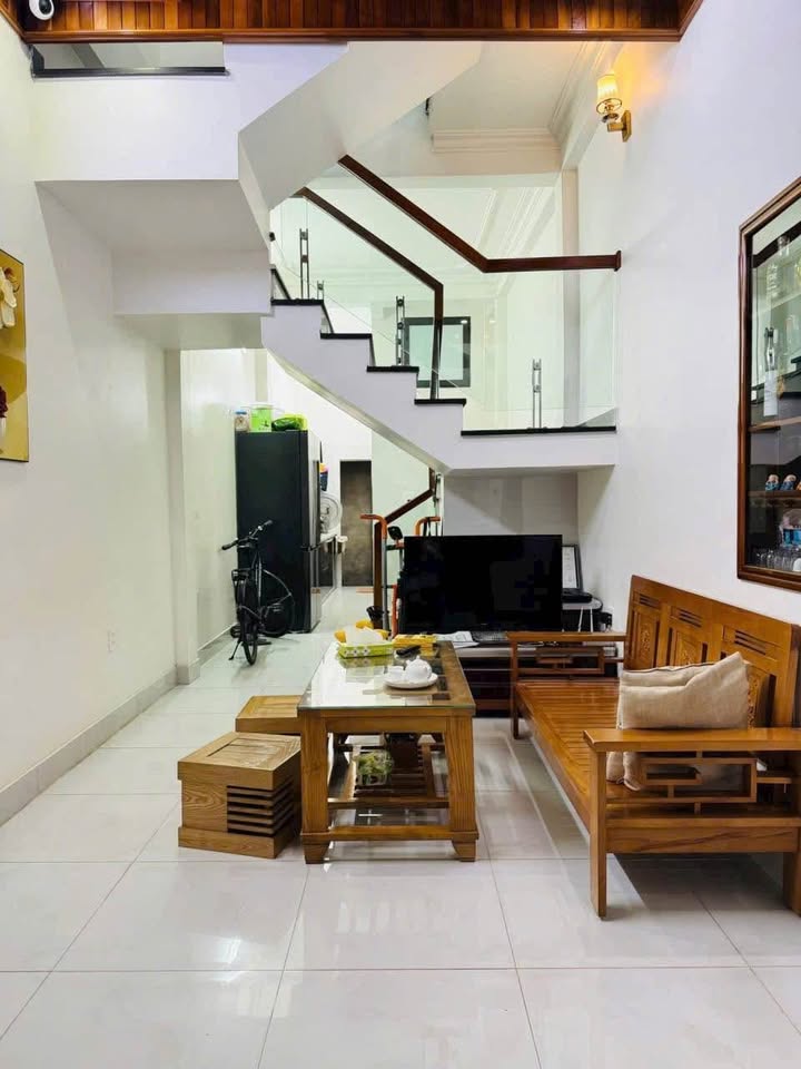 Nhà 2 tầng Thượng Lý, Hồng Bàng 34m² giá 2.75 tỷ - Chính chủ bán gấp!