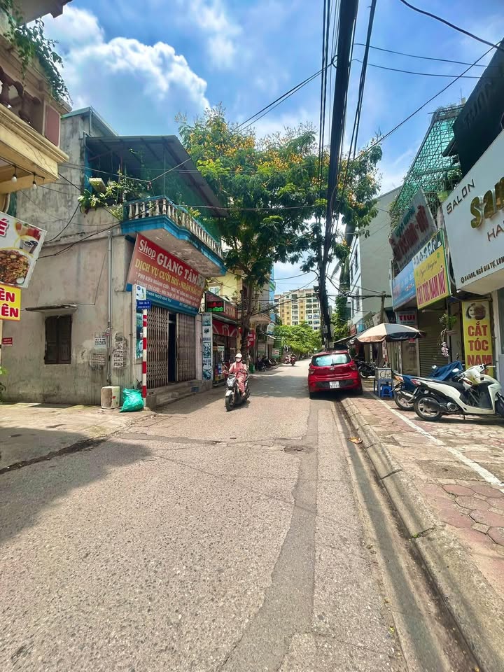 Đất lô góc Ngô Gia Tự 30m² giá 6.3 tỷ - Cơ hội hiếm có!