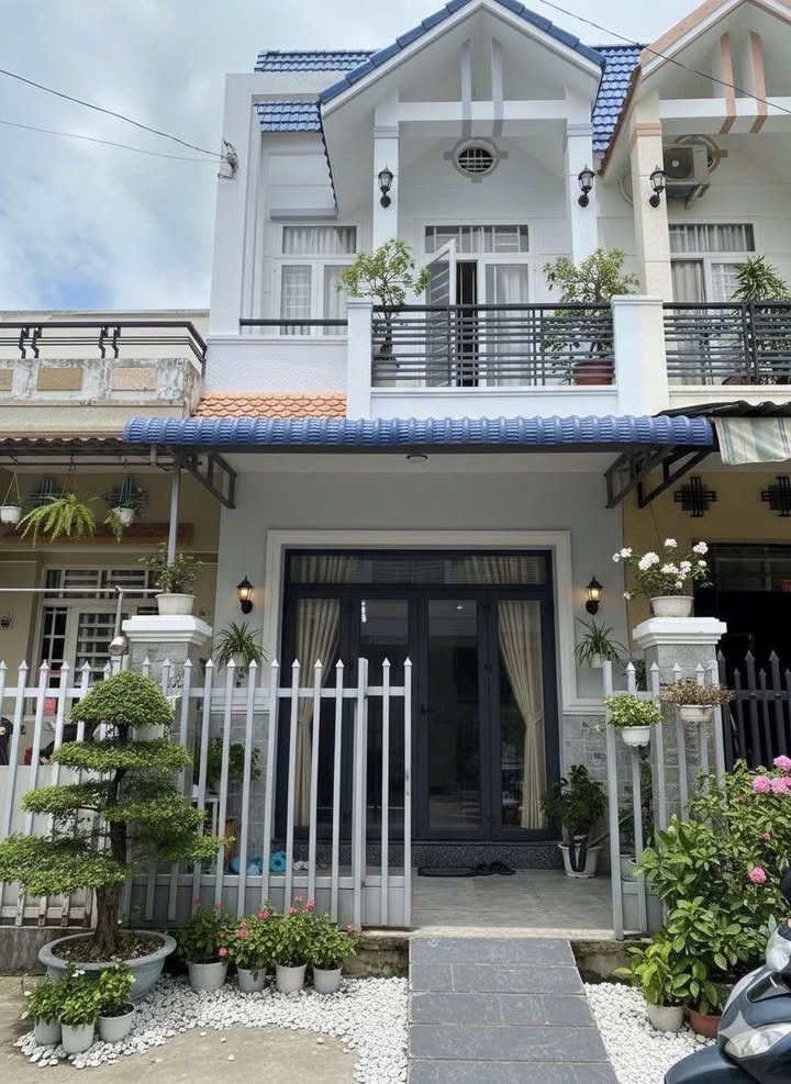 Nhà phố Long Xuyên 56m² giá 2.3 tỷ - Hẻm ô tô vào tận nơi!