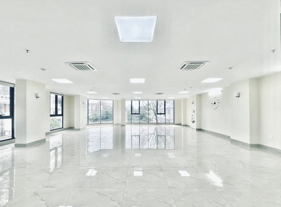 Cho thuê văn phòng 150m² tại Phạm Tuấn Tài, Cầu Giấy - Không gian làm việc lý tưởng!