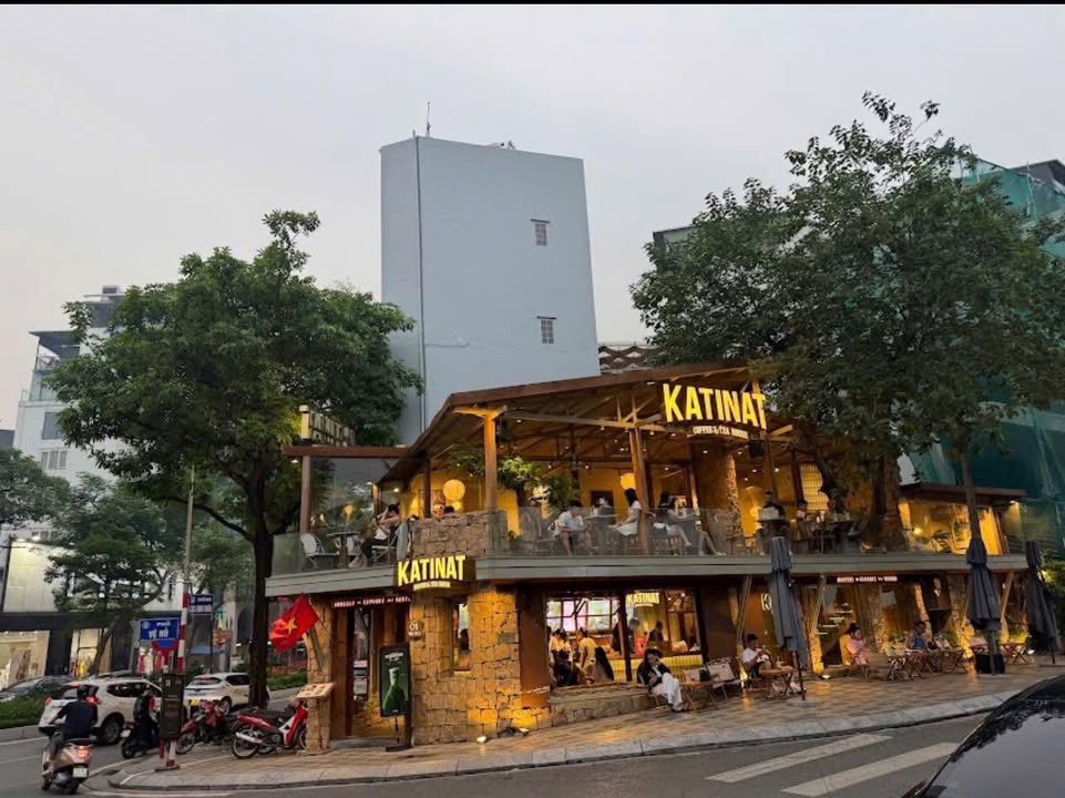 Cho thuê lô góc 180m² Khu Cầu Giấy - Giá 95 triệu/tháng - Phù hợp nhà hàng, coffee