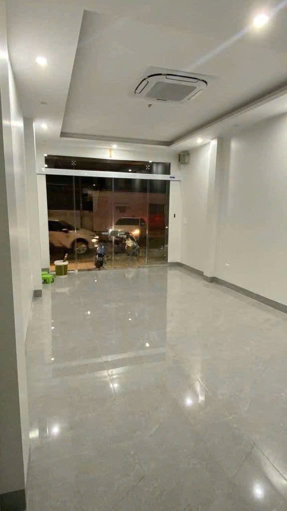 Cho thuê mặt phố Lạc Trung, 2 tầng 25 triệu - Không thể bỏ lỡ!