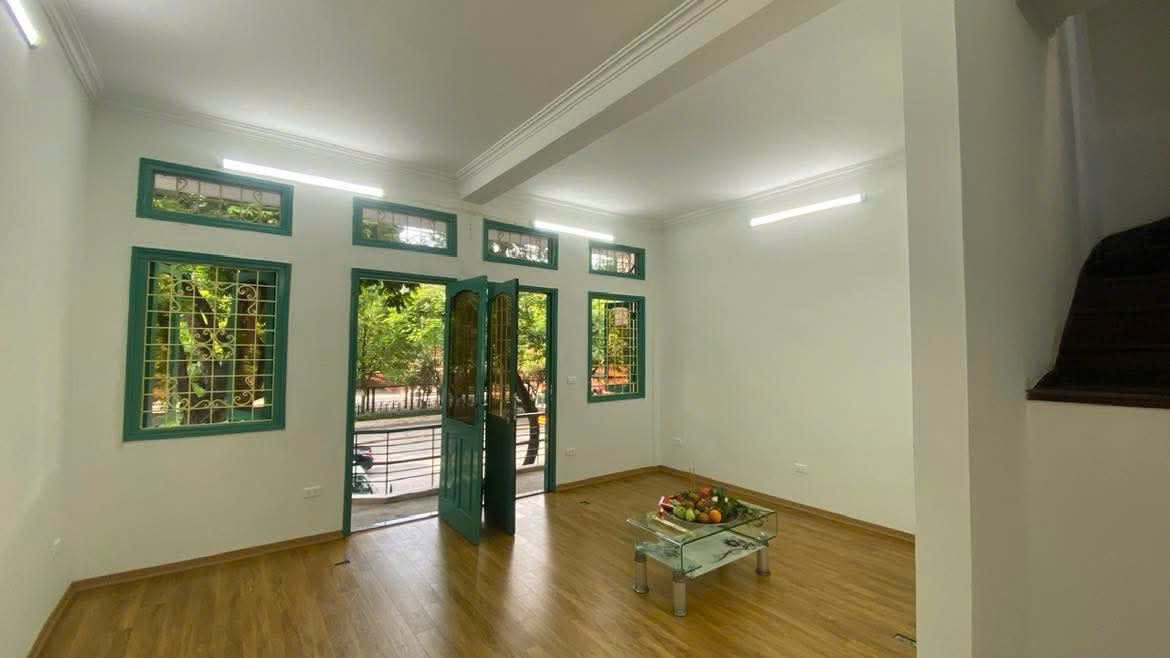 Cho thuê mặt bằng kinh doanh mặt phố Lê Hồng Phong, Ba Đình, 50m² - Thiết kế hiện đại, sẵn sàng hoạt động!