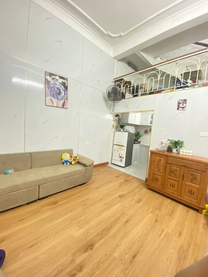 Nhà cho thuê 3 tầng Ngõ 477 Kim Mã 24m² giá 7 triệu - Tiện nghi đầy đủ, chỉ việc vào ở!