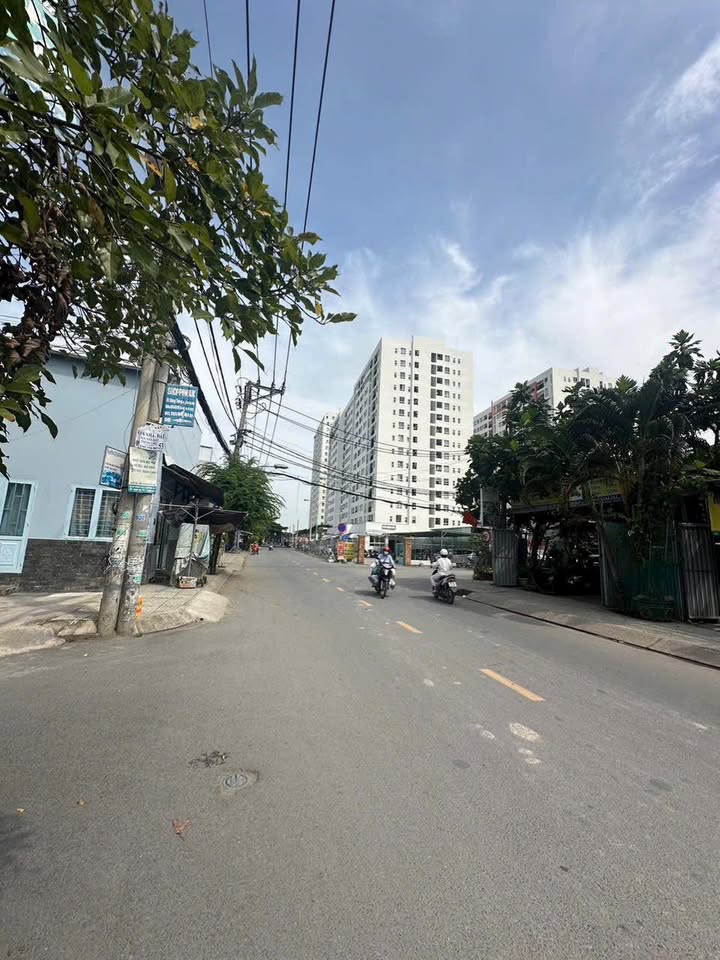 Bán gấp FrontHouse mặt tiền Nguyễn Văn Bá, Thủ Đức, 270m² - Vị trí đẹp, tiện xây dựng văn phòng!