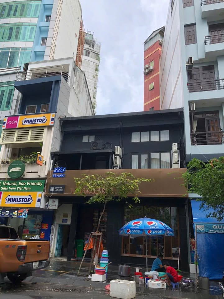 Nhà mặt tiền 2 đường Phan Văn Đạt và Mạc Thị Bưởi, Quận 1, 235m² - Giá tốt, thương lượng ngay!