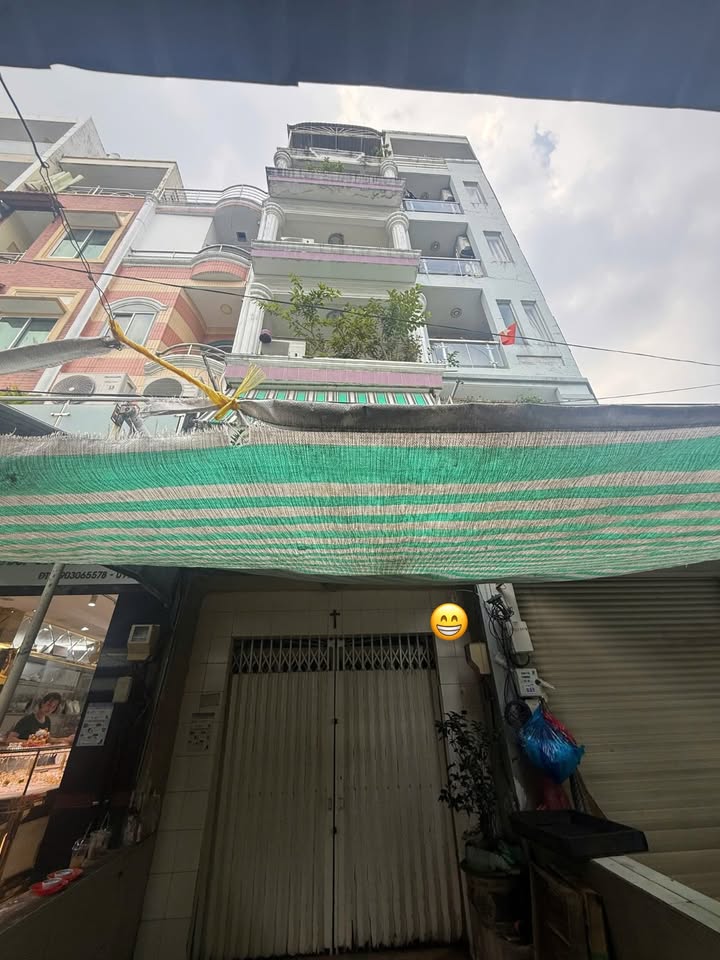 Nhà 5 tầng tại Nhật Tảo, Quận 10, 30m² giá 8.3 tỷ - Khu kinh doanh sầm uất!