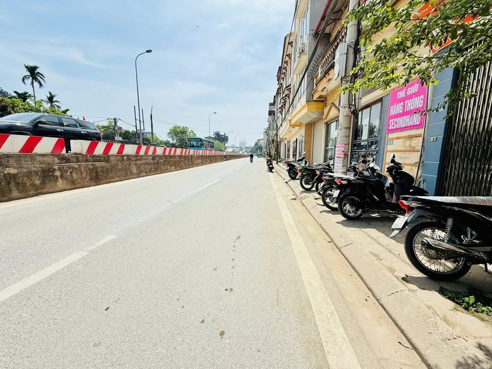 Bán FrontHouse tại Đông Ngạc, Từ Liêm 46m² giá 10 tỷ - Vị trí kinh doanh sầm uất!