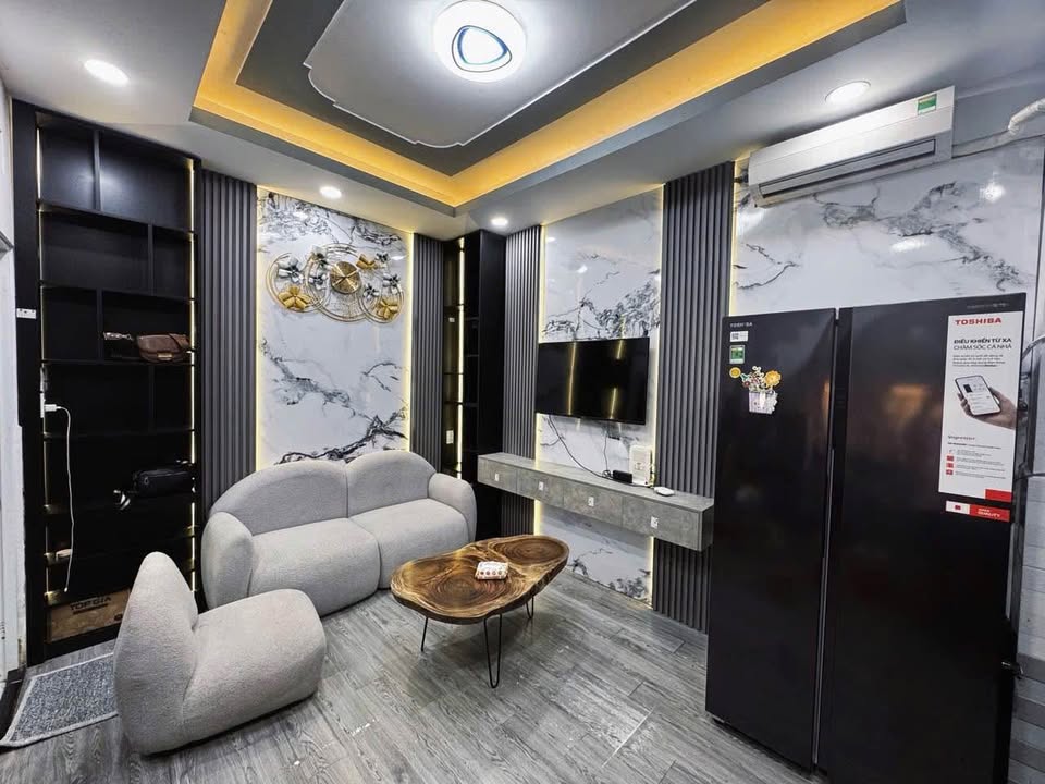 Nhà nhỏ Quận 7 14m² giá 2.99 tỷ - Thiết kế sang trọng, sẵn sàng ở ngay!