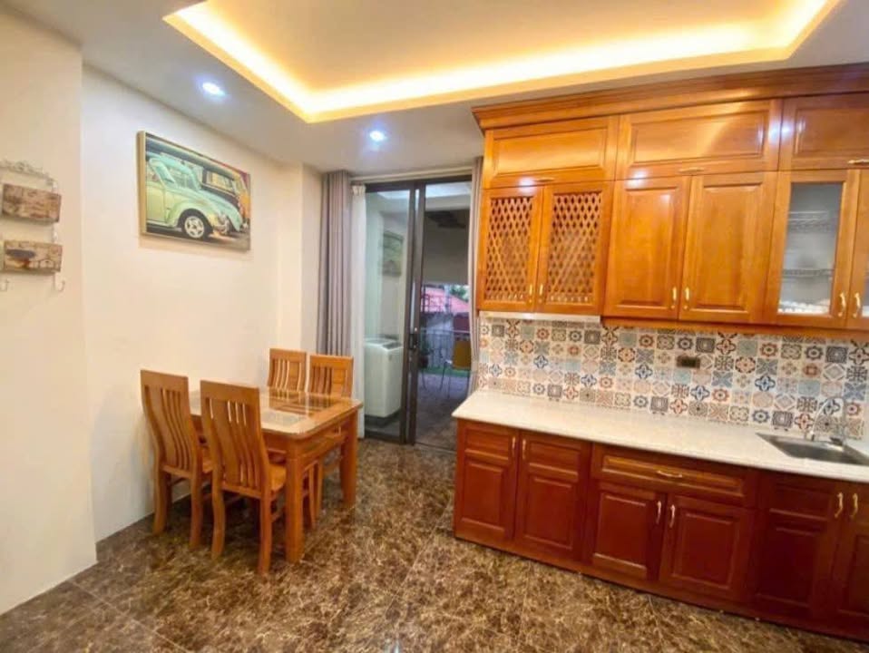 Căn hộ cho thuê quận Tây Hồ 40m² giá 7.5 triệu - View đẹp, đầy đủ nội thất!