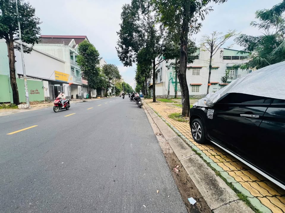 Đất thổ cư mặt tiền đường D2, Thủ Đức 110m² - Cơ hội đầu tư hấp dẫn!