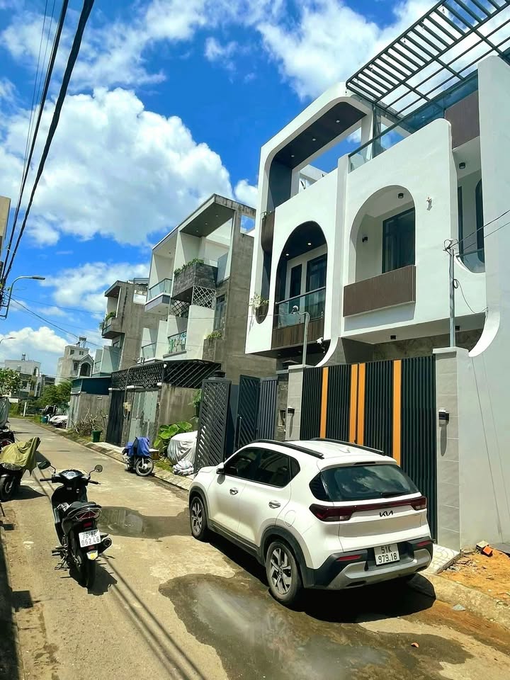 Mặt tiền kinh doanh FrontHouse 52m² giá 3.79 tỷ - Địa điểm đỉnh cao tại Thủ Đức!