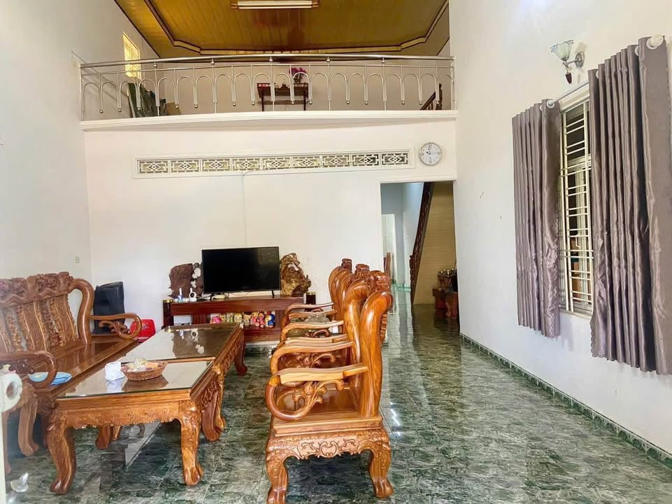 Nhà mặt tiền đường Hồng Bàng, phường Thống Nhất, Kon Tum 150m² - Vị trí vàng cho kinh doanh!