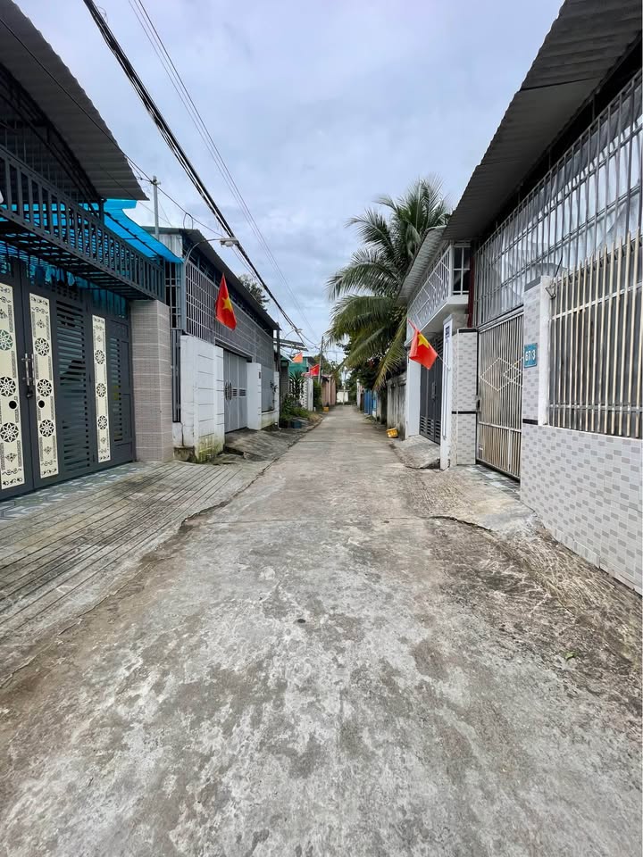 Nhà cấp 4 hẻm 67 Trần Văn Hai, phường Trường Chinh, 96m² giá 1 tỷ - Không tranh chấp, nội thất đầy đủ!