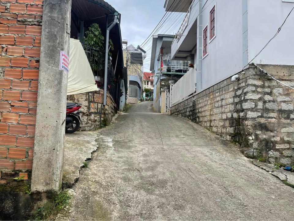 Nhà riêng Đường Hồ Than Thở, Đà Lạt 150m² giá 3 tỷ - Đường ô tô vào tận nhà!