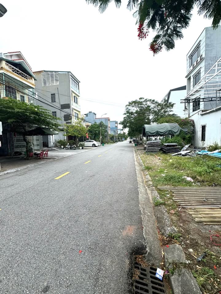 Đất Móng Cái 97m² giá 2.9 tỷ - Nhà cấp 4 tặng ngay!