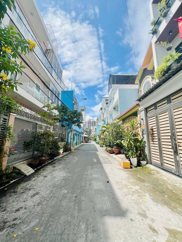 Nhà 3 tầng Hương Lộ 2, Bình Trị Đông 70m² giá 6.35 tỷ - Thiết kế hiện đại, đầy đủ nội thất!