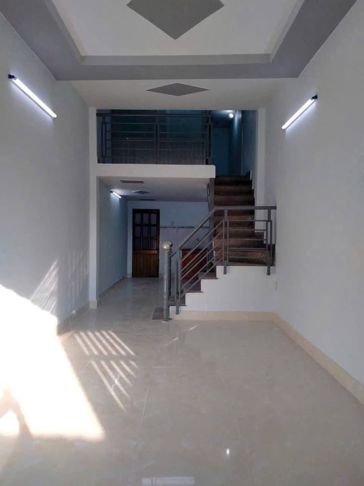 Nhà cho thuê đường Lê Đình Cẩn, phường Tân Tạo, 68m² giá 7 triệu - Vị trí thuận lợi, hẻm thông rộng!