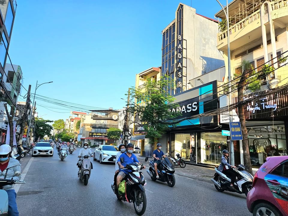 Nhà mặt phố Lê Lợi Hải Phòng 60m² giá 15 triệu - Vỉa hè rộng rãi cho xe để!