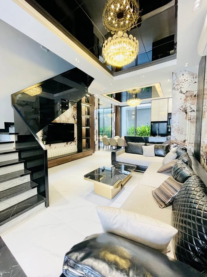 Nhà phố Phú Mỹ, quận 7, 80m² giá 17 tỷ - Thiết kế hiện đại, ô tô vào nhà!