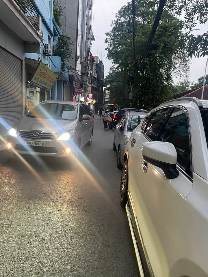 Nhà mặt phố Phạm Văn Đồng 33m² giá 8.95 tỷ - Kinh doanh cực đỉnh!