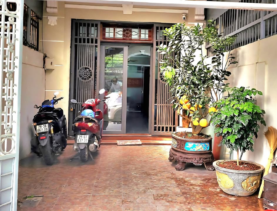 Nhà phố Trần Kim Xuyến, Cầu Giấy 92m² giá 30 tỷ - Kinh doanh sầm uất!